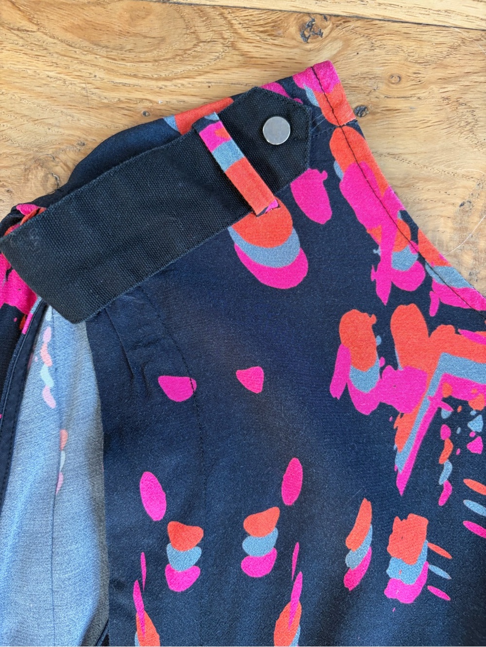 L.A.M.B. Sleeveless Abstract Shift Dress - Picture 3 of 7